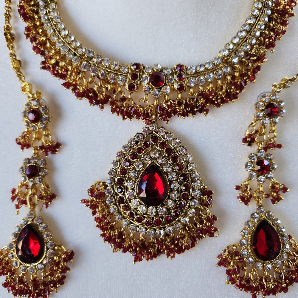 Vintage Royal Princess 4 pc Set with earrings,necklace and Forehead piece